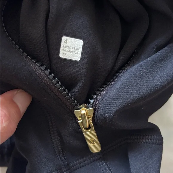 Lululemon limited edition black and gold cropped define jacket - Picture 3 of 4